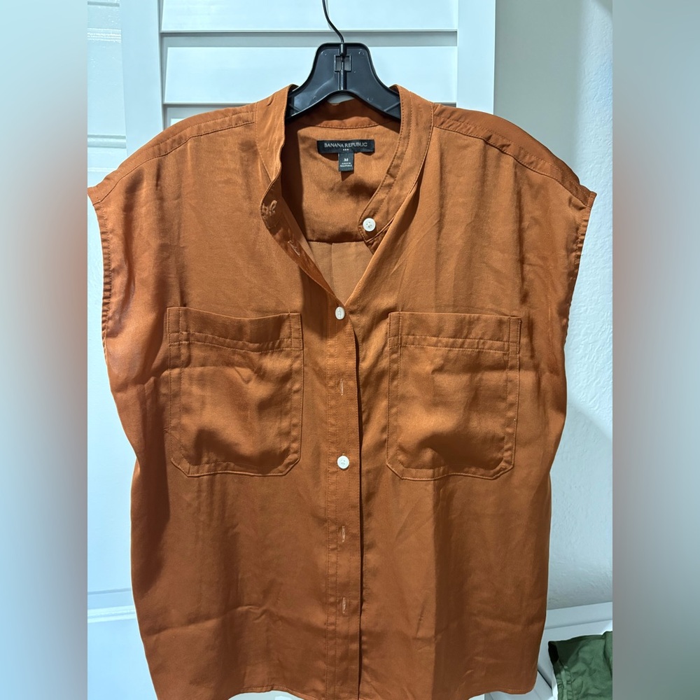 Banana Republic Rust-Orange Sleeveless Button Front Top